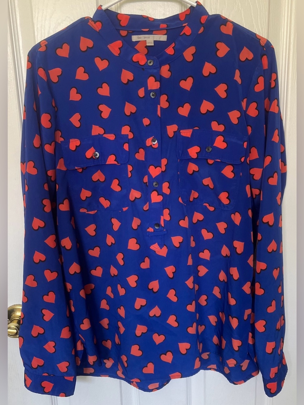 GAP Women’s Sz L Blue Heart Print Long Sleeve Shirt chest Pockets